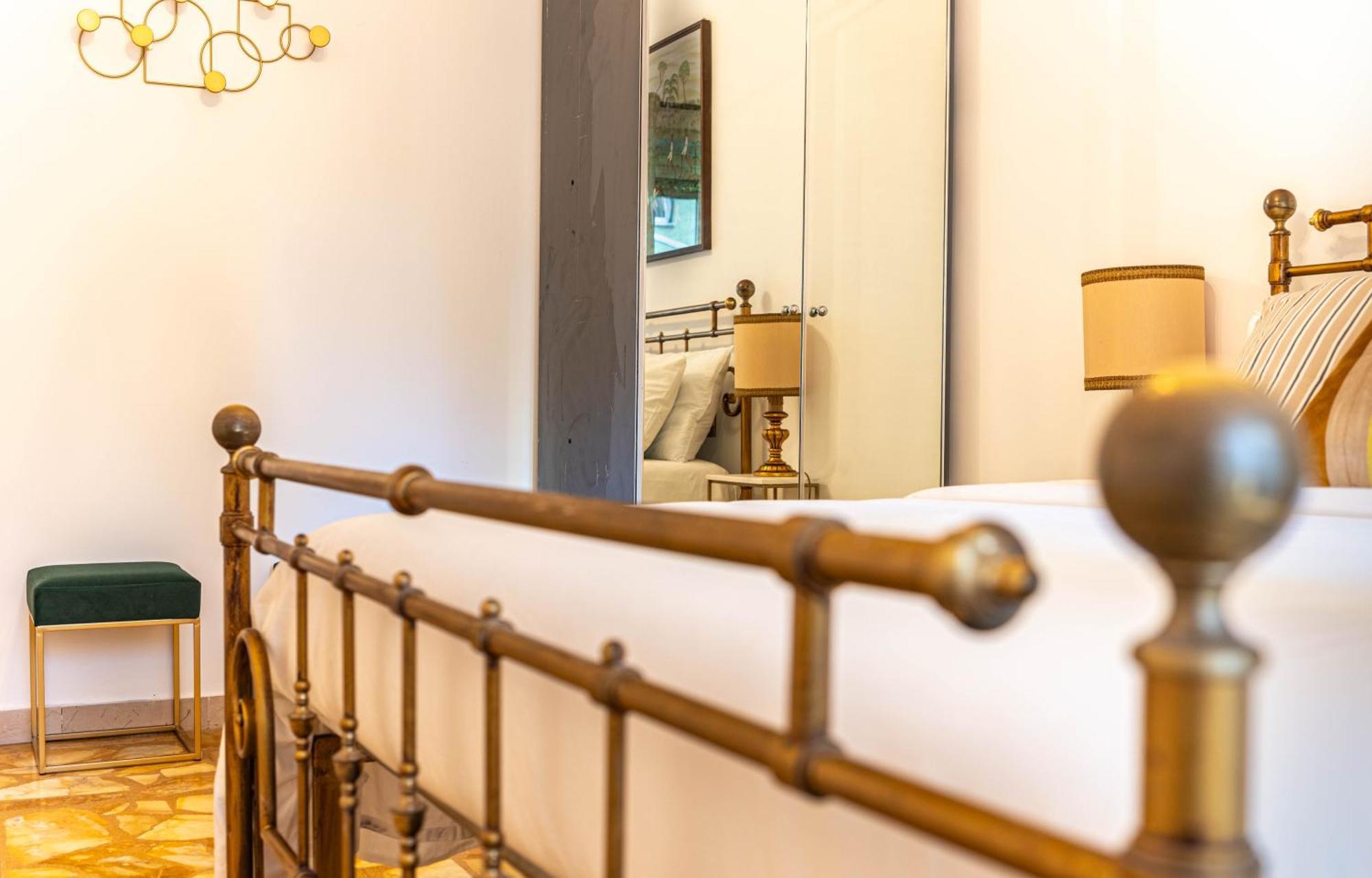Vintage Flat Roma